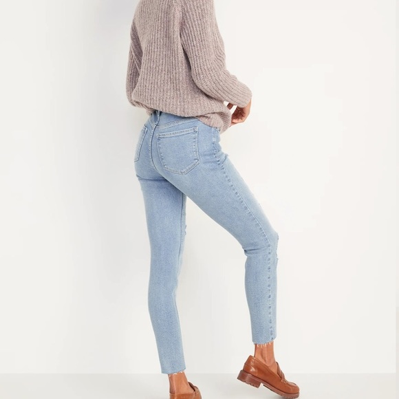 ✨Old Navy High-Waisted Rockstar Super Skinny Ripped Cut-Off Jeans, Size 4 - Picture 3 of 4